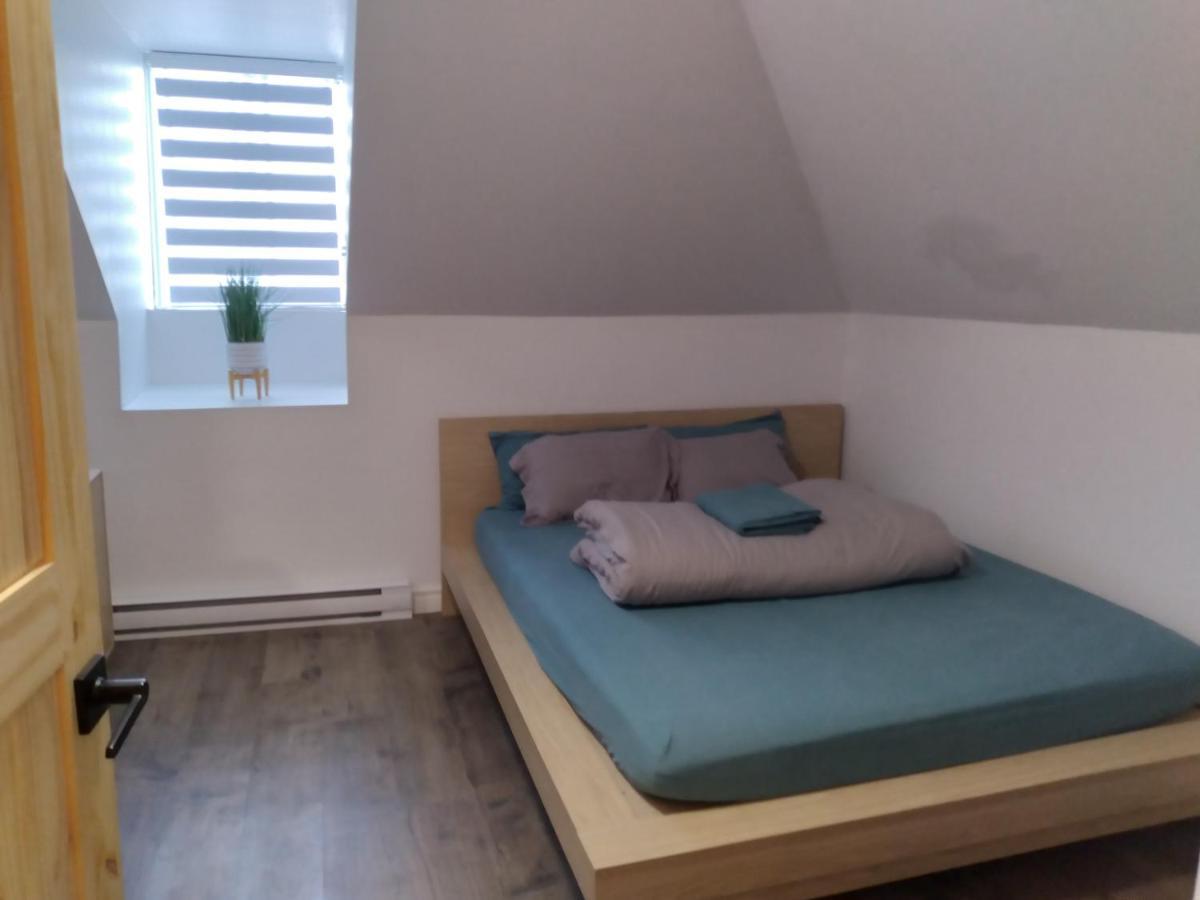 Le Cheval Noir Hostel Trois-Pistoles Bagian luar foto